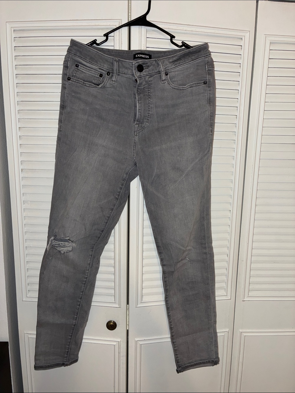 Express Gray Men’s Skinny Jeans with Distressed Knee